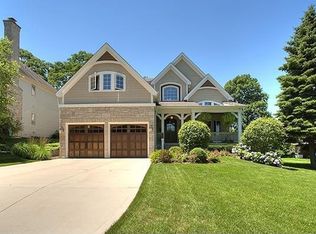 218 Middaugh Rd, Clarendon Hills, IL 60514