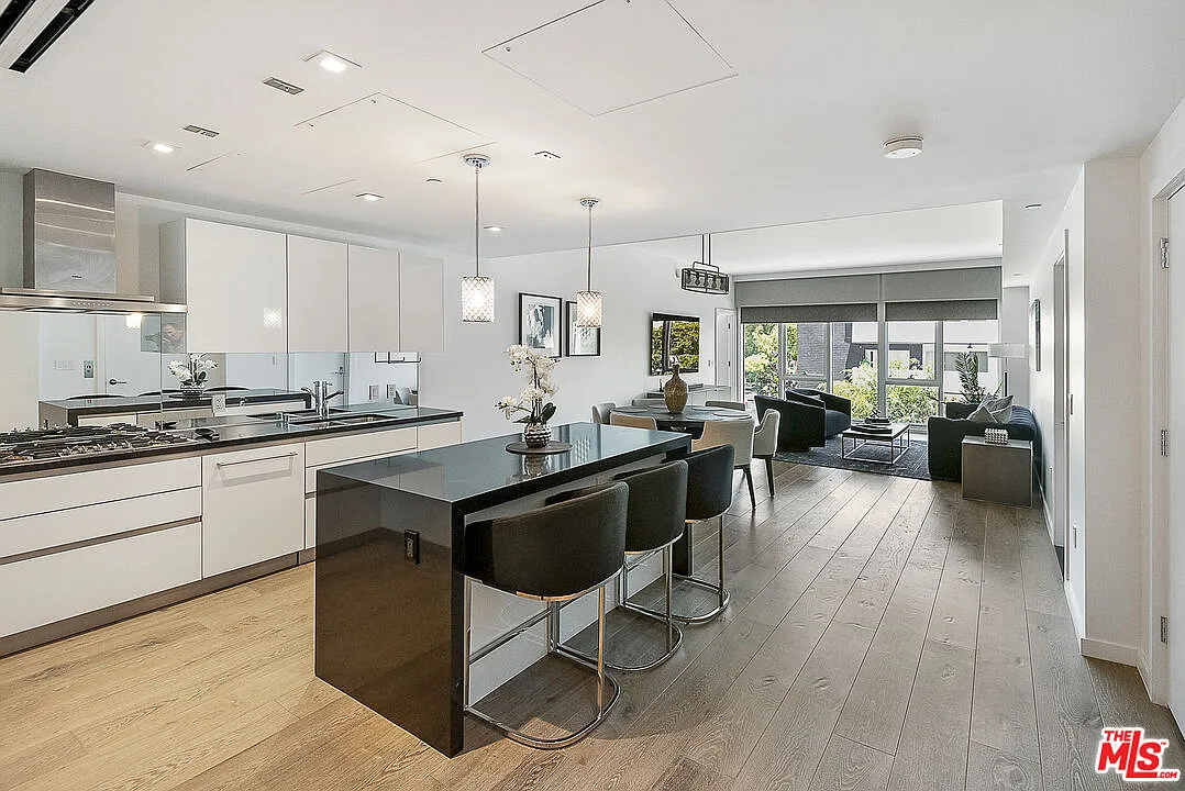 2 bed, 2.5 bath, 1820 sqft, $22,000 — Photo 4