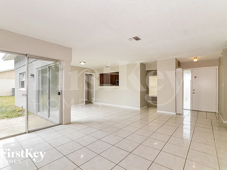 105 Alcala Dr — Photo 3