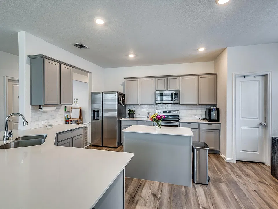 11425 Silver Queen Dr