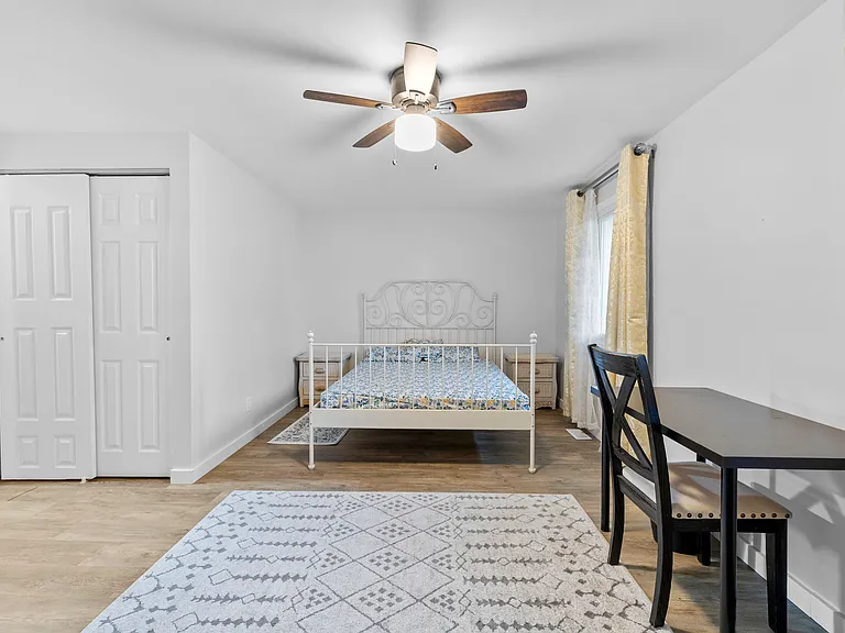 422 Gainsborough Ct #422 — Photo 13