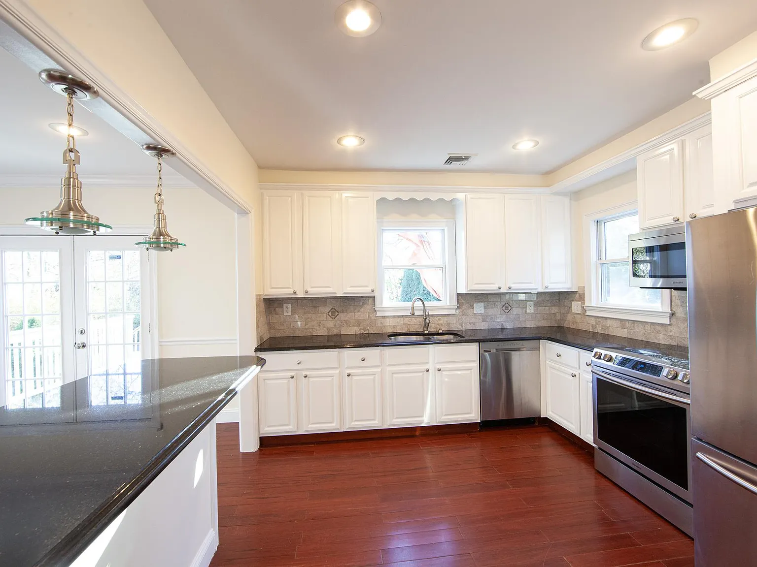 4 bed, 1.5 bath, 1738 sqft, $5,500 — Photo 4