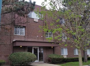 3201 W Balmoral Ave APT 104, Chicago, IL 60625