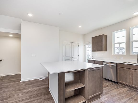 4th image of 14562 Hanford Ln