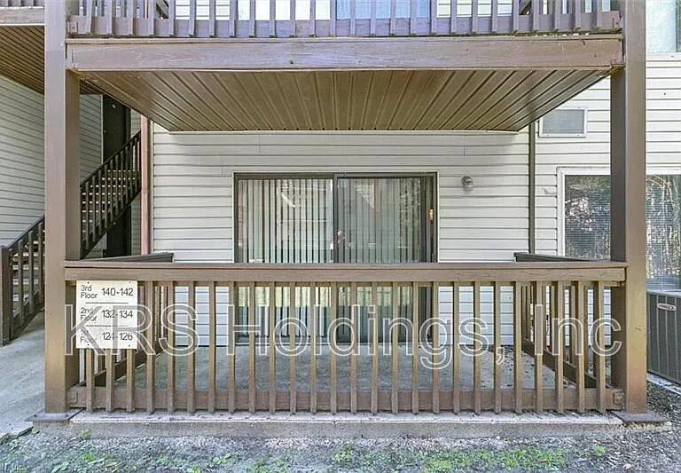 126 Wells Ct — Photo 1