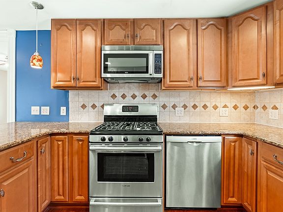 5th image of 30 Cottage St