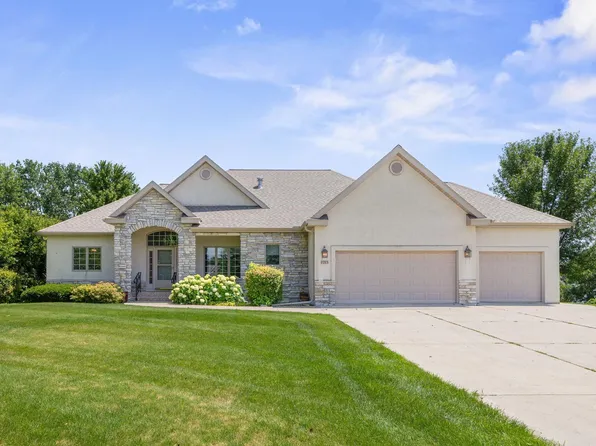 1215 W Shore Dr SW, Hutchinson, MN 55350