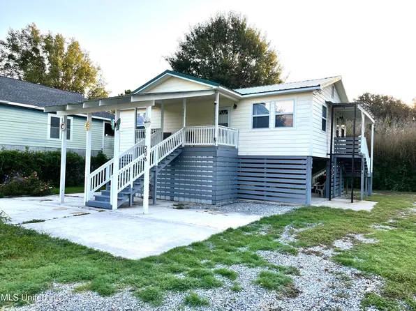 206 Gulf Dr, Waveland, MS 39576