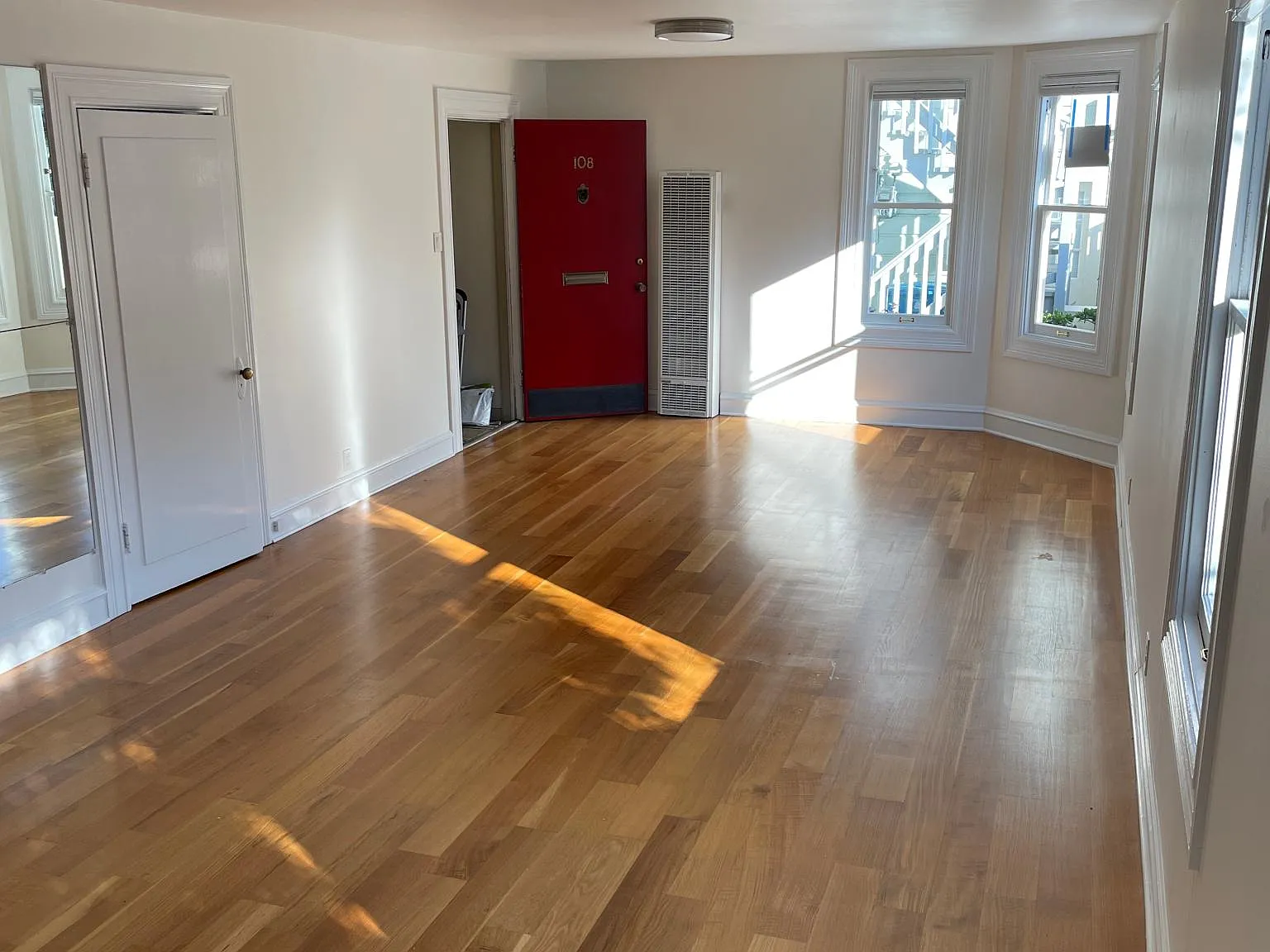Studio, 750 sqft, $3,750 — Photo 1