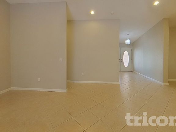 2nd image of 14980 Crown Dr