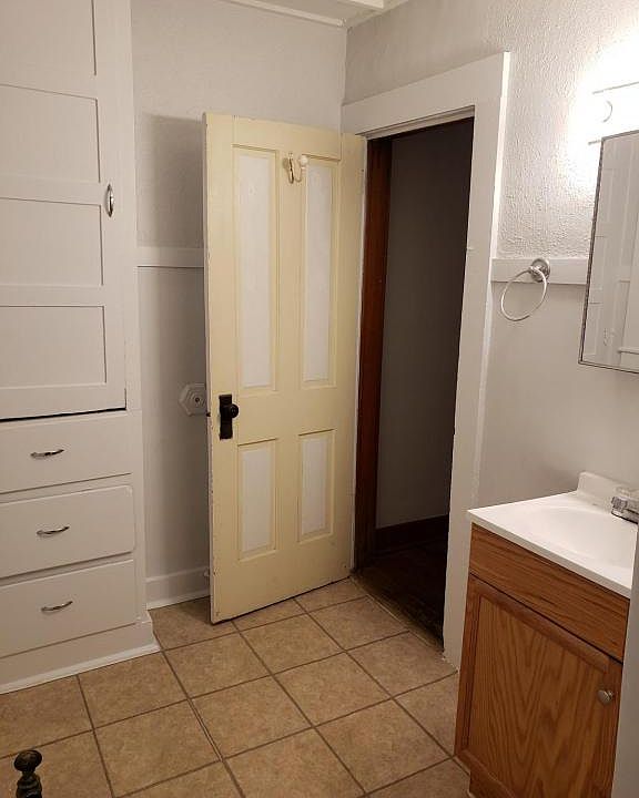 2nd image of 811 Monroe Ave APT 4