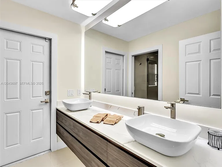 639 Verona Pl — Photo 48