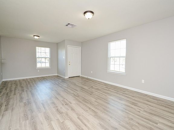 5th image of 7611 Dyer St