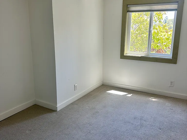 490 Green Glen Way #1 — Photo 8