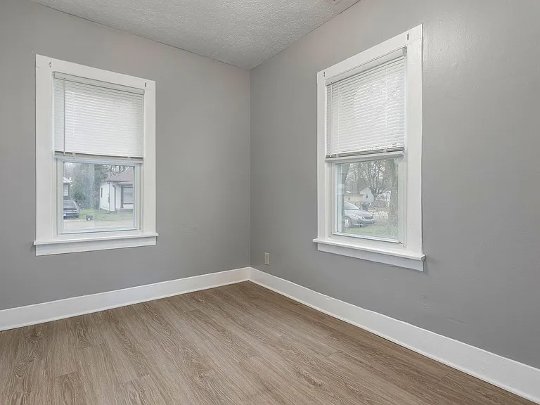 4060 La Salle Ave — Photo 7
