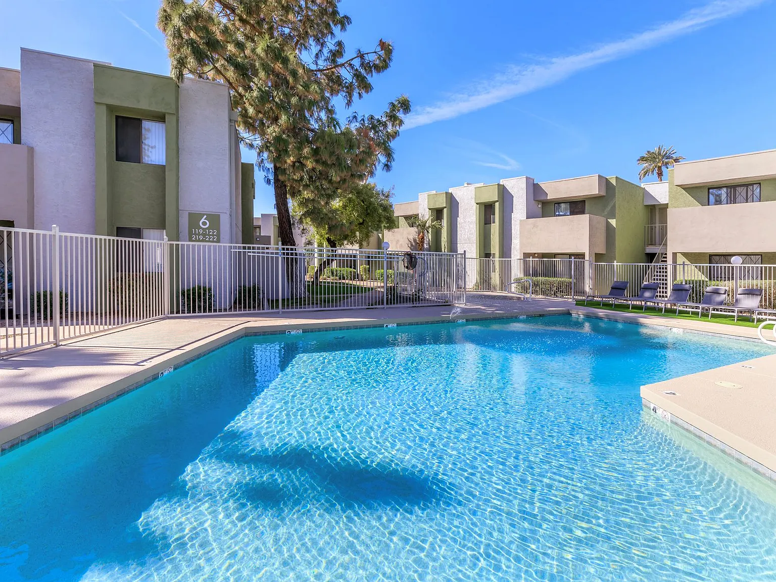 Lemon & Pear Tree Apartments — Photo 4