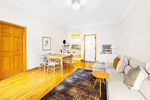 3rd image of 47 W 68th St APT 4R