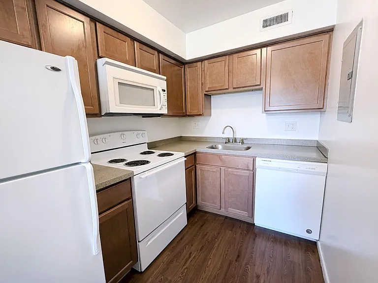 Walnut Creek Townhomes — Photo 51