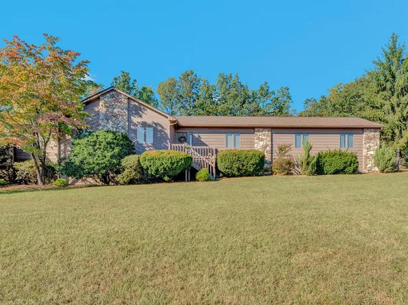 311 Foxcroft Dr, Blue Ridge, VA 24064