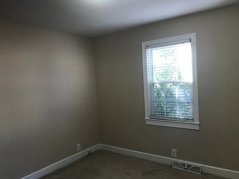 1221 Eastwood Ave — Photo 15
