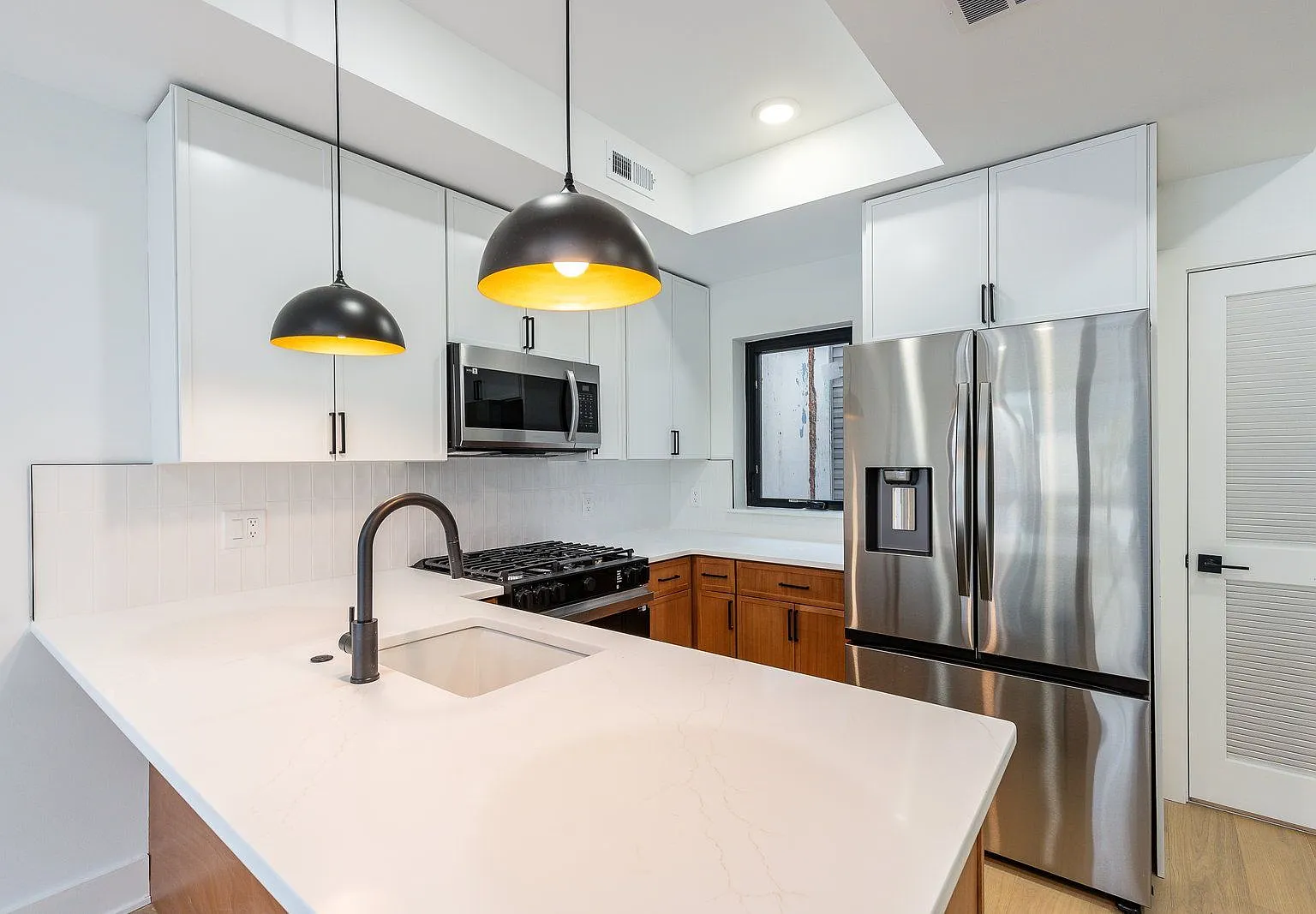 2 bed, 2.0 bath, 1118 sqft, $2,200 — Photo 3