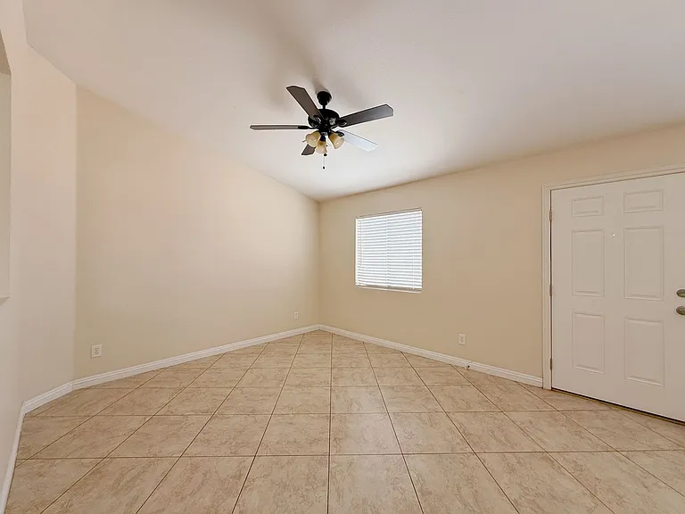 3320 Park Town St — Photo 10