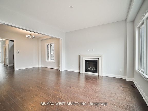 4th image of 14 Periwinkle Rd E