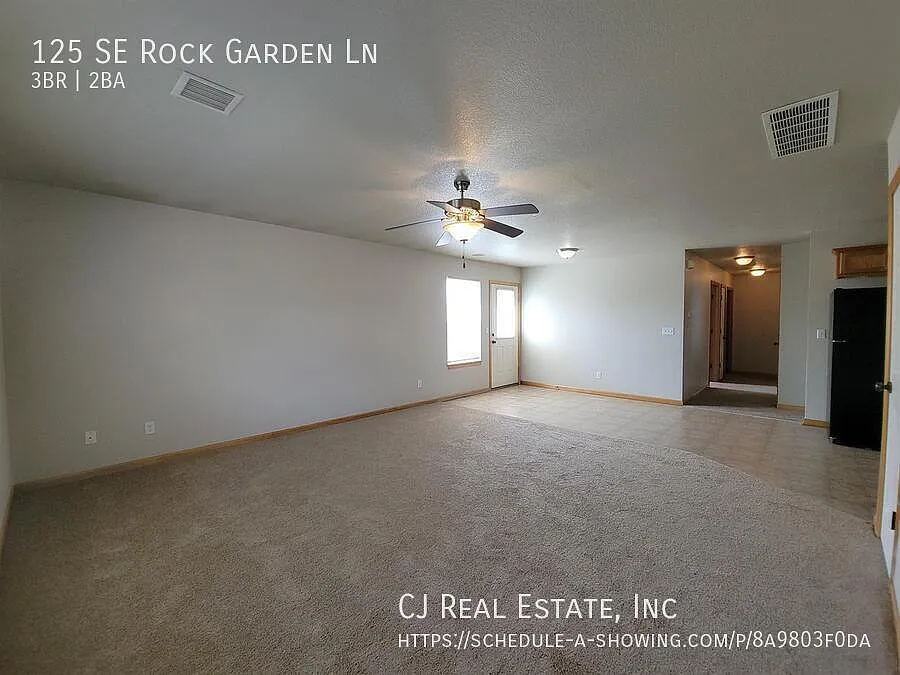 Building Photo - 125 SE Rock Garden Ln