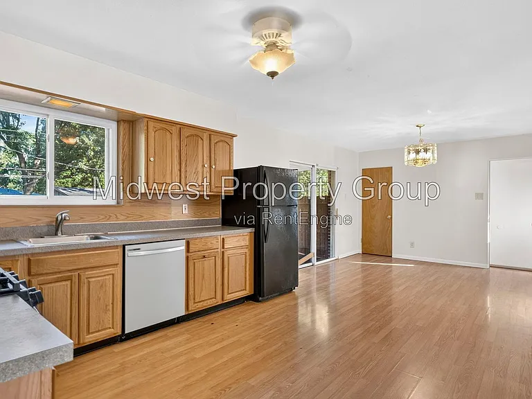 370 Gerald Ave — Photo 8