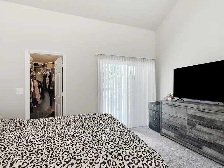 2324 W Newton St — Photo 8