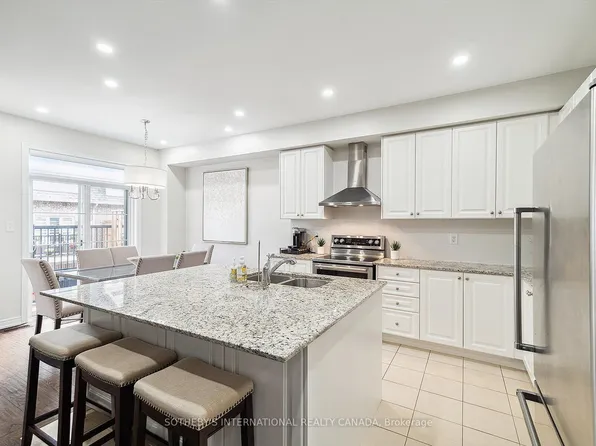 12 Deep River Ln S, Richmond Hill, ON L4C 5S4