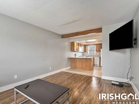 3rd image of 109 N Hill St APT 1