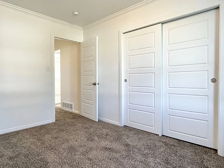 307 N 100 W — Photo 11