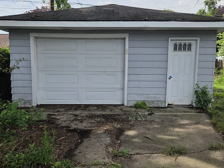 8734 Cadillac Ave — Photo 3