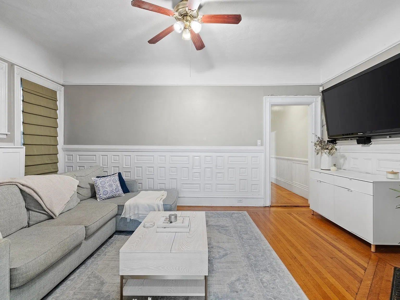 2 bed, 854 sqft, $4,000 — Photo 2