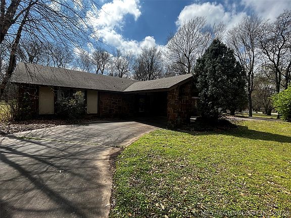 3rd image of 131 Spunky Creek Dr