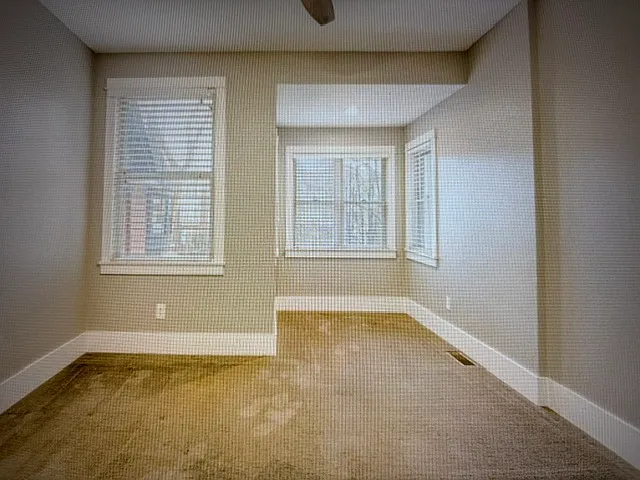 943 N Clarkson St — Photo 13