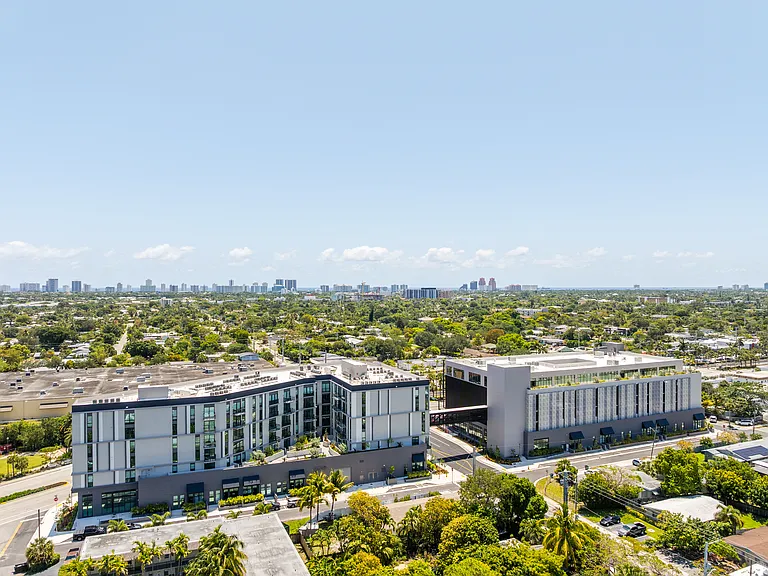 Sky Building Oakland Park — Photo 24