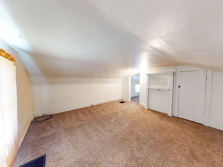 212 E Walnut St — Photo 11