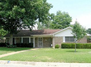5005 Emerald Lake Dr, Fort Worth, TX 76103