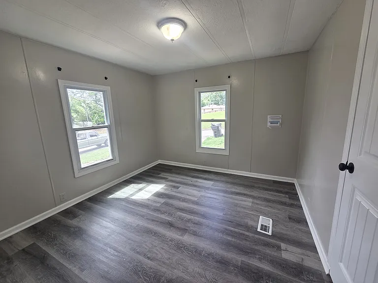 520 Power Ave — Photo 11