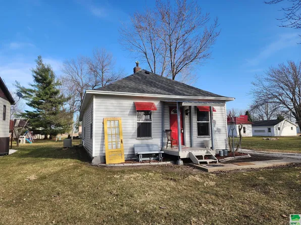 313 Maple St, Whiting, IA 51063