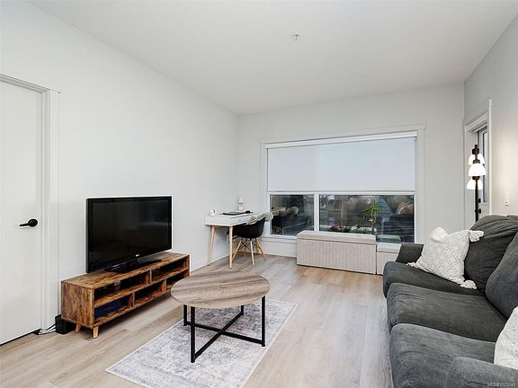 2nd image of 2469 Gateway Rd #106