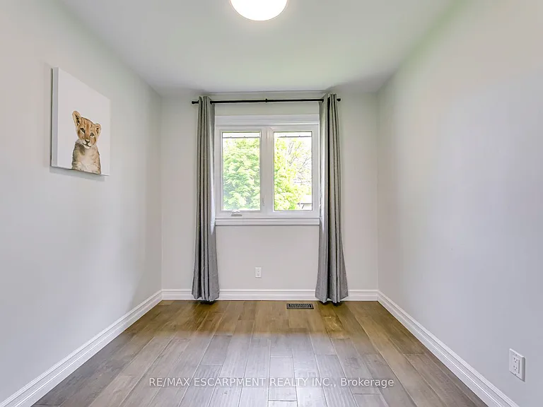 356 Dunlop Cres — Photo 20