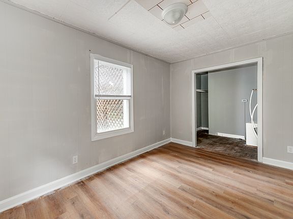 3rd image of 718 N Pear St