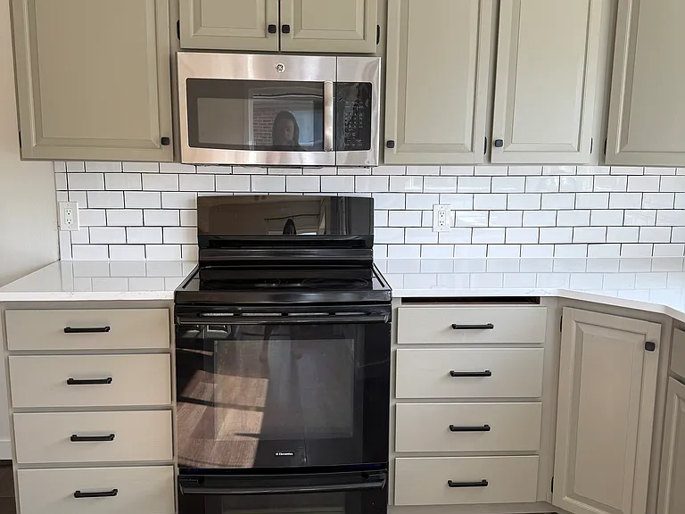 732 S Monroe St — Photo 4