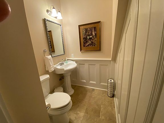 First floor 1/2 bathroom