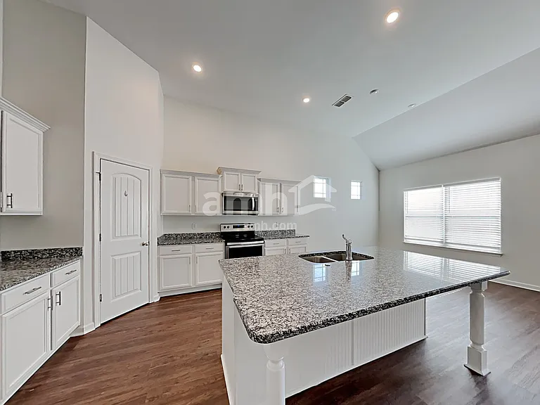 2055 Shafer Dr — Photo 4