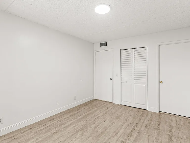 507 Meadows Cir — Photo 14