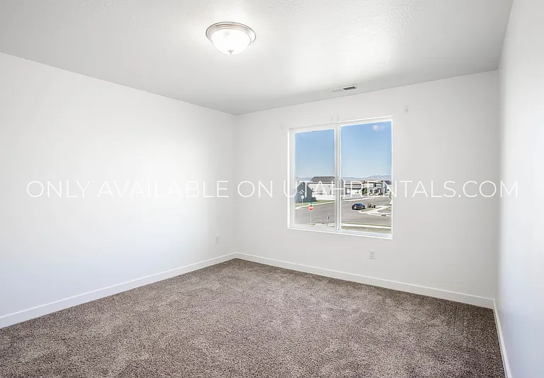 1864 S 460 W — Photo 16
